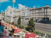 Trg bana Jelačića 1990. godine, terasa samoposlužne restauracije Mosor.jpg